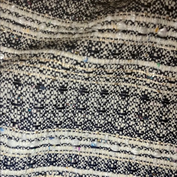 New Chic skirt medium with tag - Picture 8 of 12